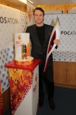 с Олимпийским факелом и лампадой